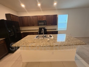 32997 Kaloko Rd in Zephyrhills, FL - Building Photo - Building Photo