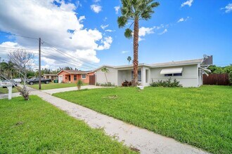 4640 SW 42nd Terrace in Fort Lauderdale, FL - Building Photo - Building Photo
