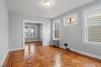 45 Norwood Ave in Irvington, NJ - Foto de edificio - Building Photo