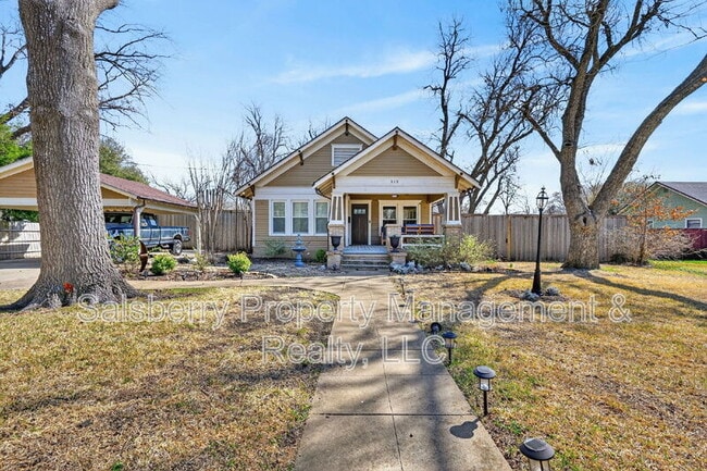 212 N Grand Ave in Waxahachie, TX - Building Photo - Building Photo