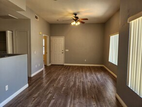 10245 S Maryland Pkwy in Las Vegas, NV - Building Photo - Building Photo