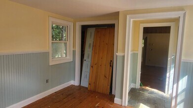 18 Sawdy Pond Ave in Tiverton, RI - Building Photo - Building Photo