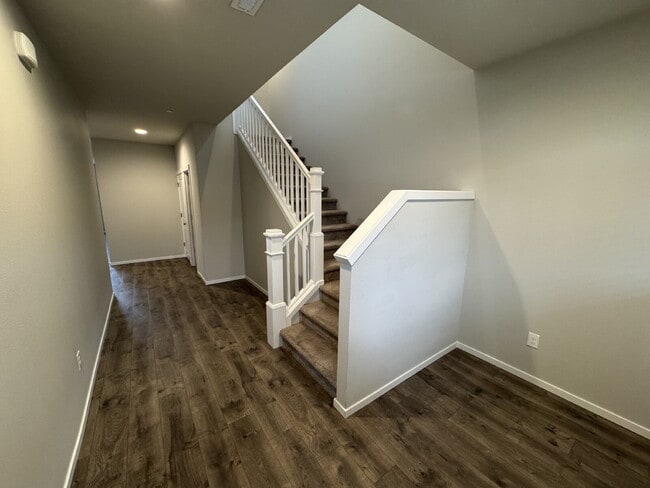 7035 N 94th Ave in Camas, WA - Foto de edificio - Building Photo