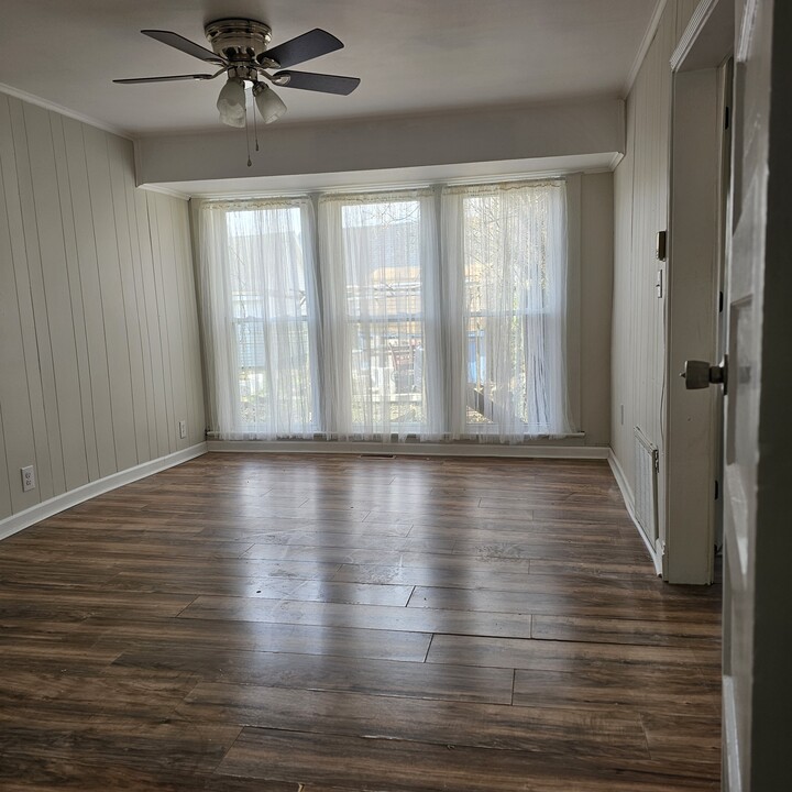 609 Redmond Ave in Lake Como, NJ - Building Photo