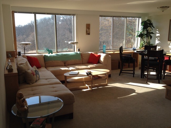 6631 Wakefield Dr-Unit -412 in Alexandria, VA - Building Photo - Building Photo
