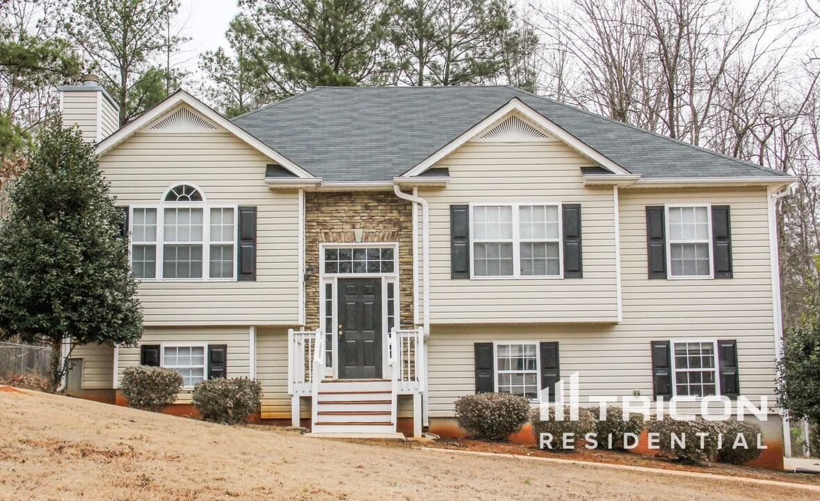1800 Cedar Hill in Douglasville, GA - Building Photo