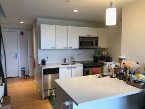 1 Earhart St in Cambridge, MA - Building Photo - Building Photo