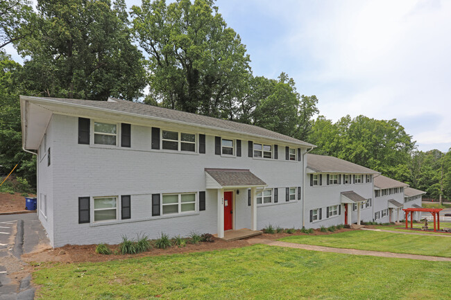 Sterling Pointe Apartments in Winston-Salem, NC - Building Photo - Building Photo