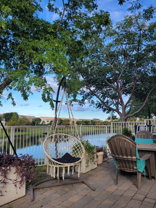 5035 Eucalyptus Dr in Hollywood, FL - Building Photo - Building Photo