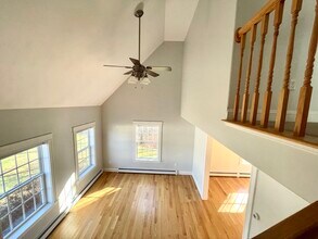 32 Sergeant Ln in Brunswick, ME - Foto de edificio - Building Photo
