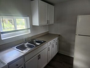 1712 State Ave, Unit Unit 1 in Coraopolis, PA - Building Photo - Building Photo