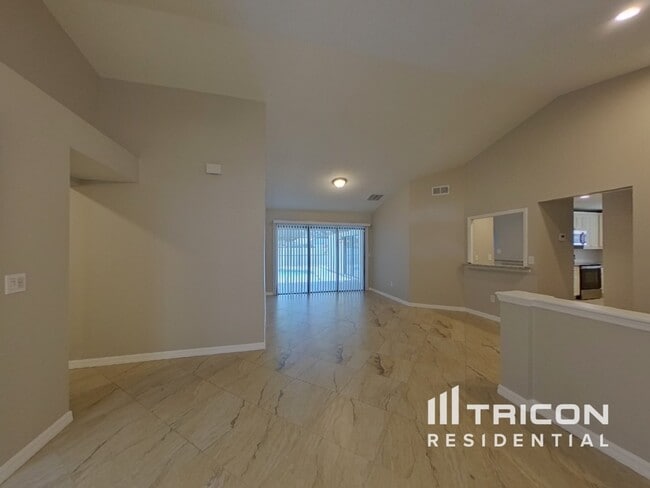 9542 Pebble Glen Ave in Tampa, FL - Building Photo - Building Photo