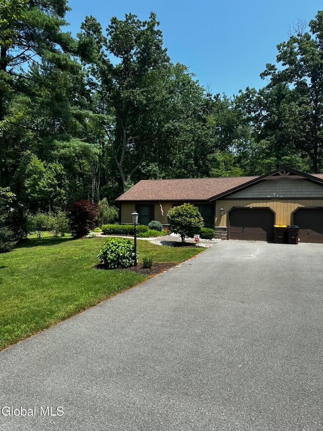 7 James Ct in Gansevoort, NY - Building Photo - Building Photo