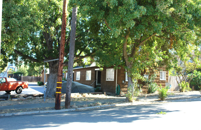 185 W J St in Benicia, CA - Foto de edificio - Building Photo