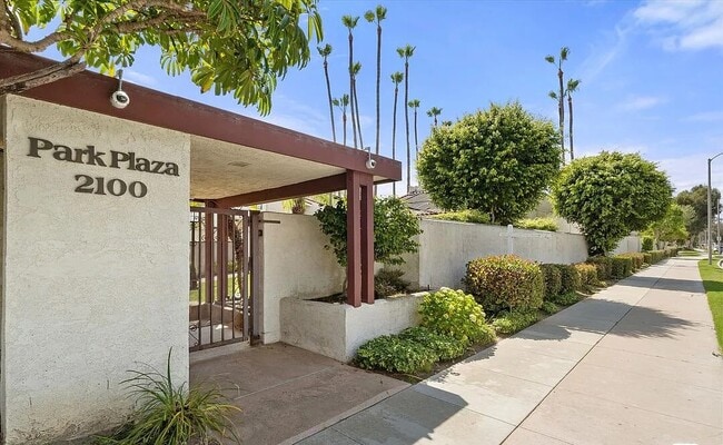 2100 Plaza del Amo in Torrance, CA - Building Photo - Building Photo
