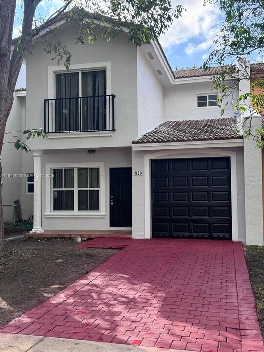820 SW 6th Ct in Homestead, FL - Building Photo