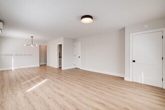 2920 S Le Jeune Rd in Miami, FL - Building Photo - Building Photo