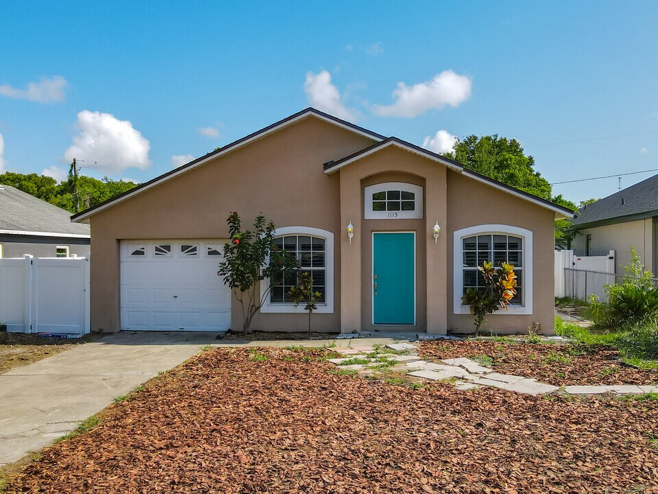 1115 Naples Dr in Orlando, FL - Foto de edificio