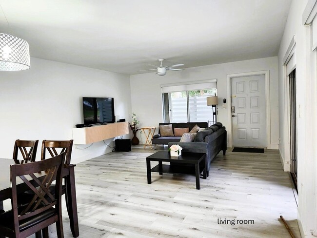 575 NW 98th Ave in Plantation, FL - Building Photo - Building Photo