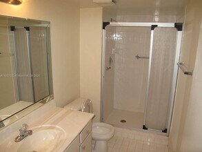 7210 Lake Cir Dr in Margate, FL - Building Photo - Building Photo