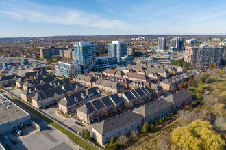 23 Observatory Ln in Richmond Hill, ON - Building Photo - Building Photo