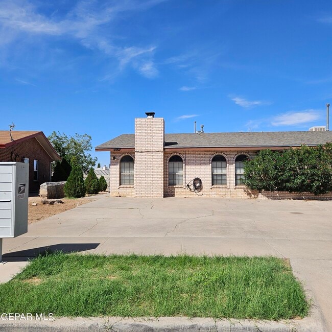 property at 3567 E Glen Dr