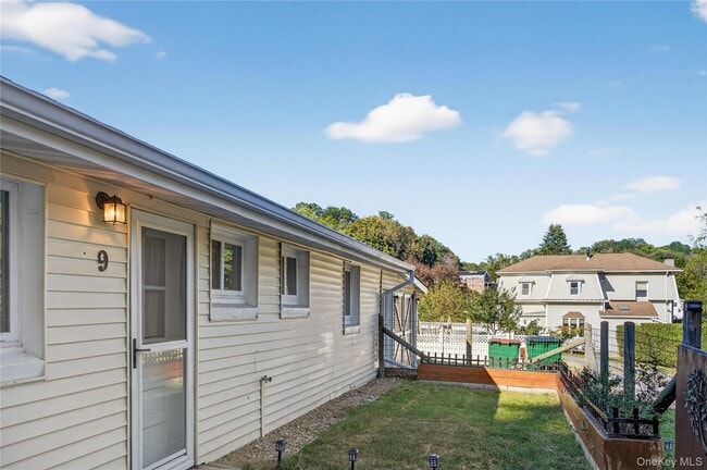 9 Wickes Ln in Wappingers Falls, NY - Building Photo - Building Photo