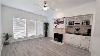 5100 Verde Valley Ln in Dallas, TX - Building Photo