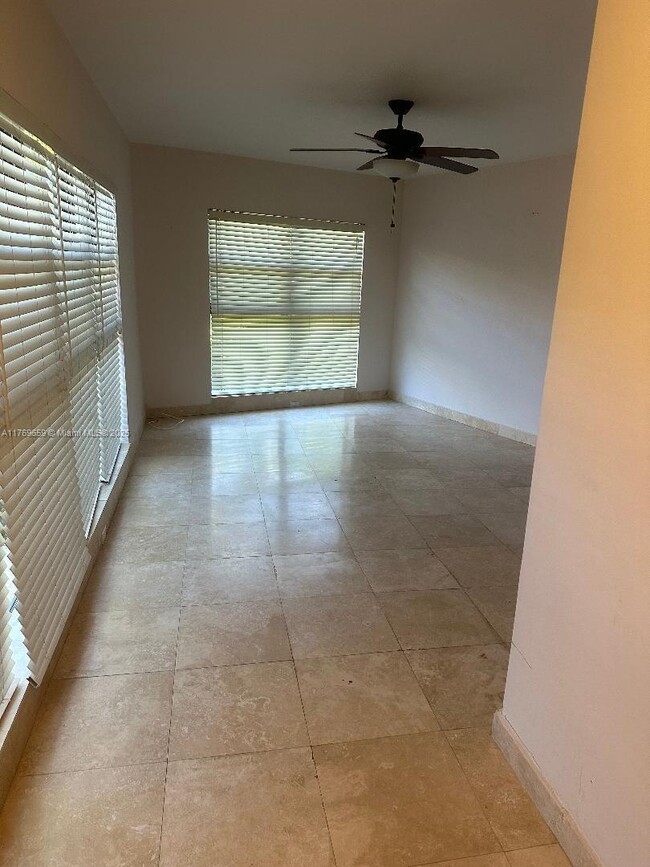 32 Camden Dr in Bal Harbour, FL - Building Photo - Building Photo