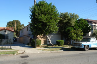 14607 Gilmore St in Van Nuys, CA - Building Photo - Building Photo