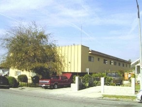 Axtell Apartments in Los Angeles, CA - Building Photo - Building Photo