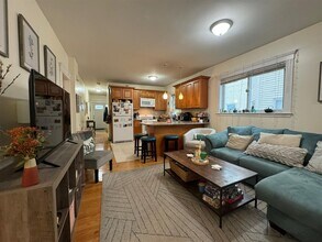 29 Belknap St, Unit 1 in Somerville, MA - Foto de edificio - Building Photo