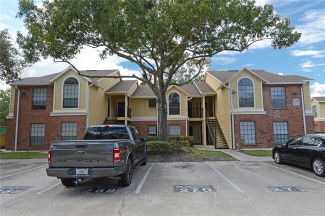 8728 Mallard Reserve Dr in Tampa, FL - Building Photo - Building Photo