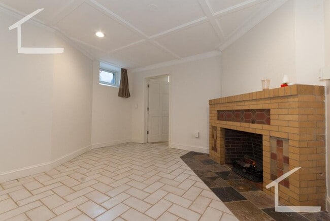 35 Bentley St in Boston, MA - Building Photo - Building Photo