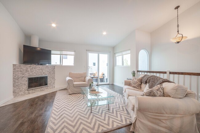 1107 Loma Dr, Unit C in Hermosa Beach, CA - Foto de edificio - Building Photo
