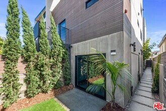 454 S Venice Blvd in Los Angeles, CA - Building Photo - Building Photo