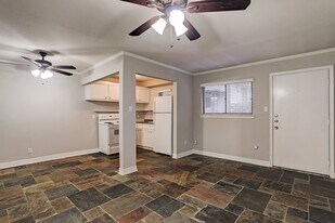 405 Hawthorne St in Houston, TX - Building Photo