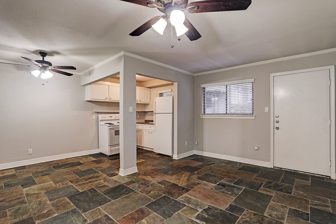 405 Hawthorne St in Houston, TX - Building Photo