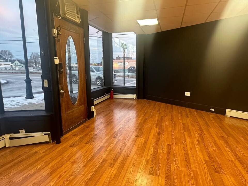 65 Hanson St in Rochester, NH - Building Photo