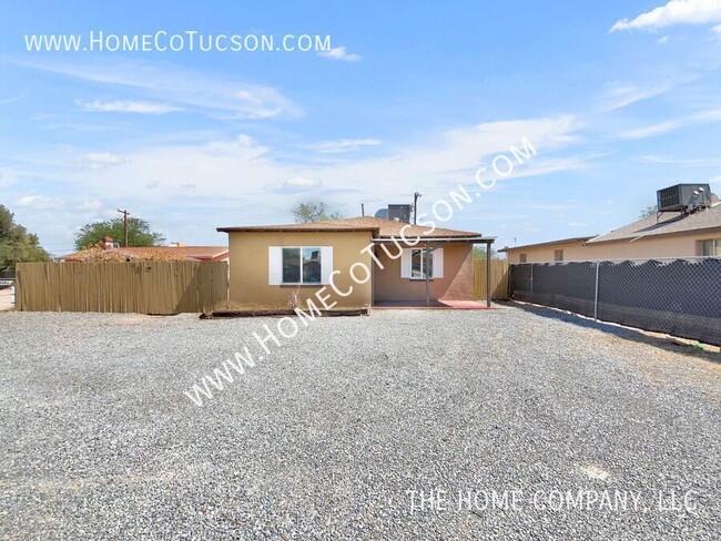 120 W Michigan Dr in Tucson, AZ - Building Photo - Building Photo