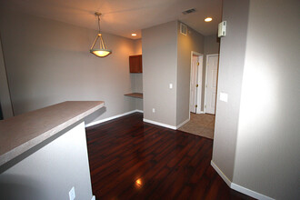 9390 W Chatfield Pl, Unit 203 in Littleton, CO - Building Photo - Building Photo