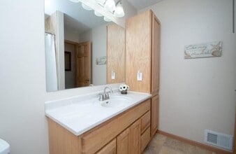 5161 148th St W in Apple Valley, MN - Building Photo - Building Photo