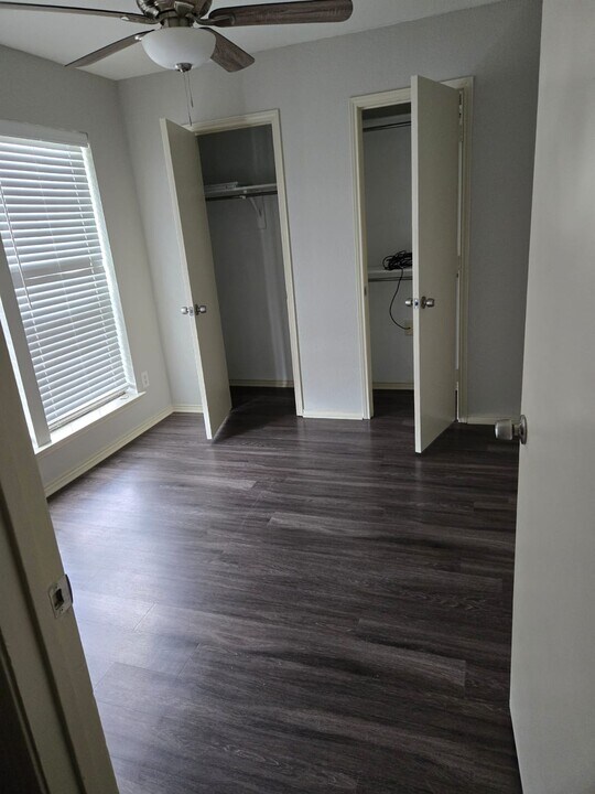 210 Shrum Ct, Unit 210 Shrum Court in Irving, TX - Foto de edificio