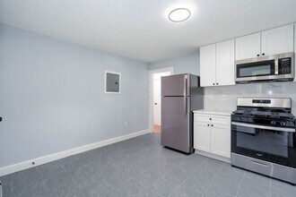 7 Langley Cir in Quincy, MA - Building Photo - Building Photo