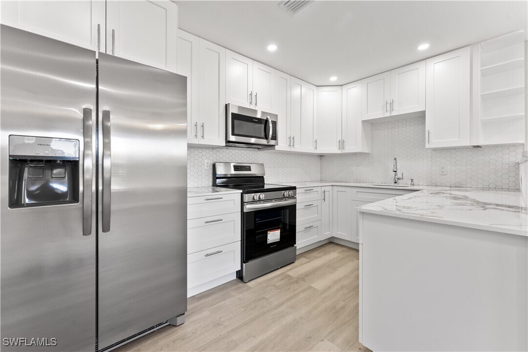 2398 54th Terrace SW in Naples, FL - Building Photo