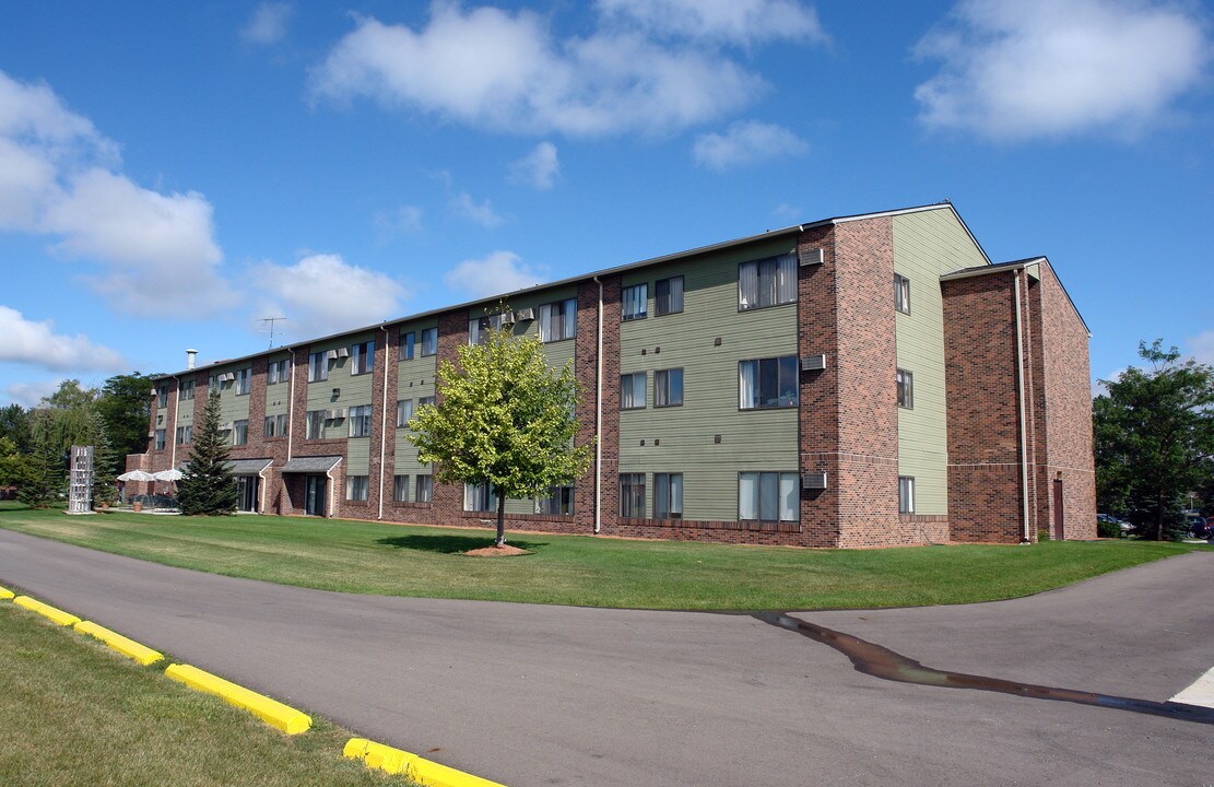 Tivoli Manor Co-op Apartments in Warren, MI - Building Photo