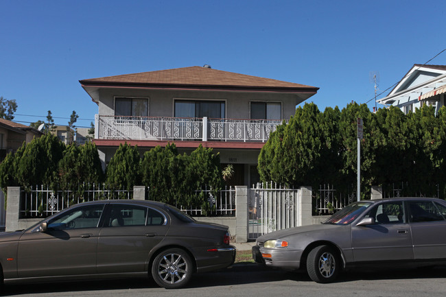 1811 Alexandria Ave in Los Angeles, CA - Building Photo - Building Photo