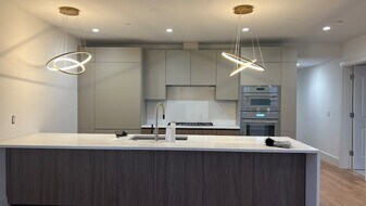 726 E 8th St, Unit 3 in Boston, MA - Building Photo