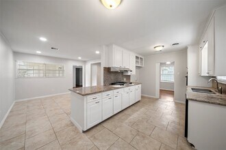 9779 Westview Dr in Houston, TX - Building Photo - Building Photo