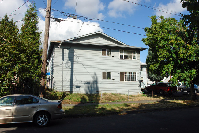 1820-1838 SE Tibbetts St in Portland, OR - Foto de edificio - Building Photo